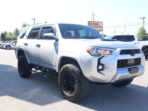 Used 2022 Toyota 4Runner TRD Off-Road AWD/4WD image 5