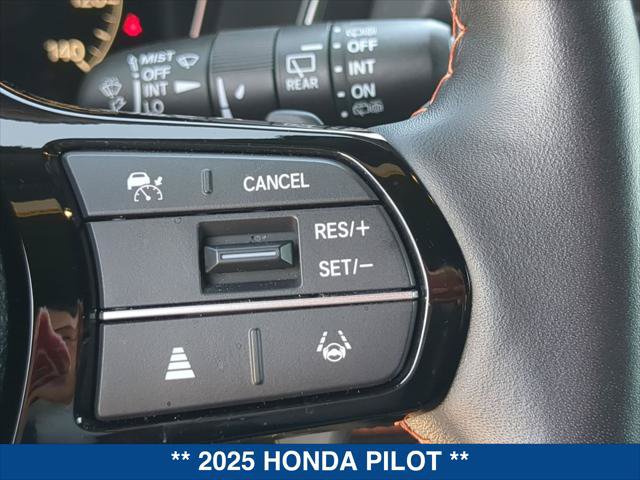 Used 2025 Honda Pilot TrailSport image 15
