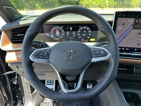 New 2026 Volkswagen Tiguan SEL R-Line AWD/4WD image 16