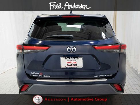 Used 2021 Toyota Highlander Limited AWD/4WD image 4