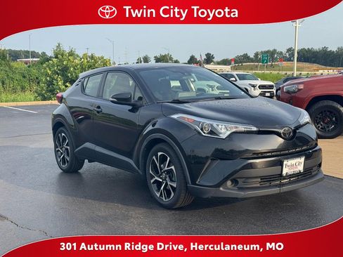 Used 2019 Toyota C-HR XLE FWD image 1