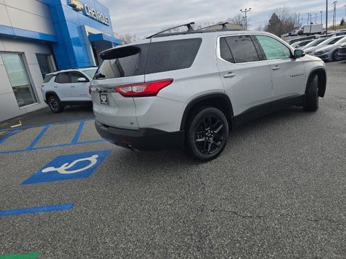 Used 2021 Chevrolet Traverse LT w/ LPO, Blackout Package image 11