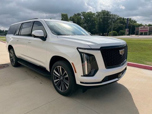 Used 2025 Cadillac Escalade ESV Sport AWD/4WD image 7