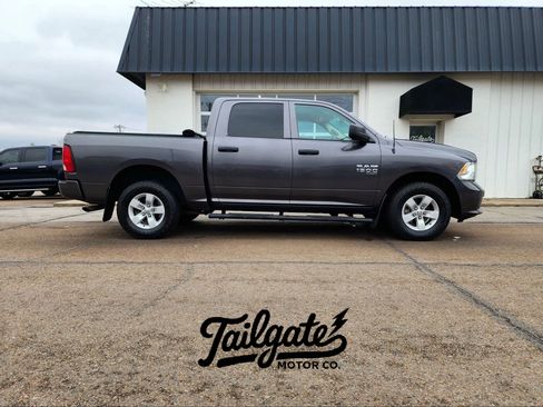 Used 2019 RAM 1500 Express AWD/4WD image 1