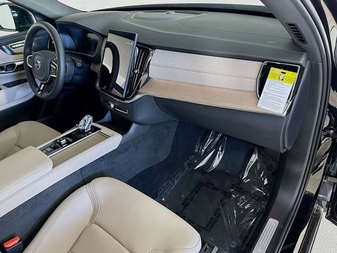 New 2026 Volvo XC90 T8 Plus w/ Protection Package AWD/4WD image 31