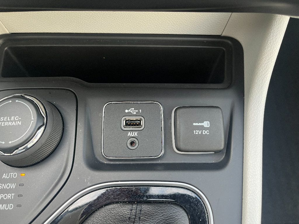 Used 2020 Jeep Cherokee Limited w/ Luxury Group AWD/4WD image 44