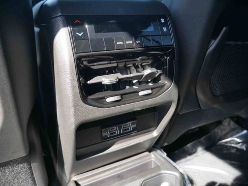 New 2025 Jeep Grand Cherokee L Laredo image 14