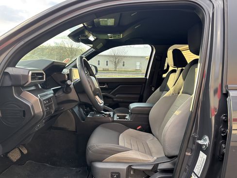 Certified 2025 Toyota Tacoma TRD Off-Road AWD/4WD image 12