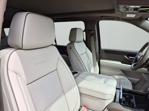 New 2026 GMC Yukon XL Denali w/ Sun & Power Step Package AWD/4WD image 17