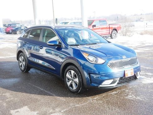 Used 2019 Kia Niro EX image 3