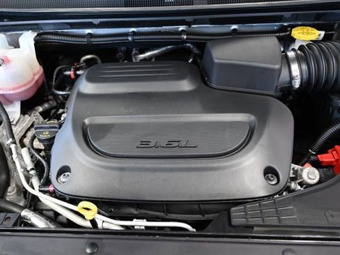 Used 2024 Chrysler Pacifica Touring-L FWD image 33