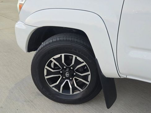 Used 2015 Toyota Tacoma 4x4 Double Cab image 35