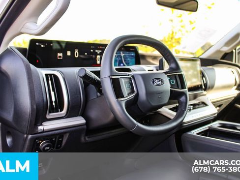 Used 2025 Ford Expedition Active AWD/4WD image 24
