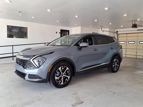 Used 2024 Kia Sportage EX FWD image 2
