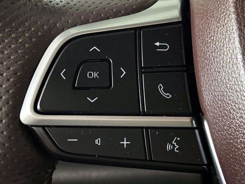Used 2024 Toyota Sienna Platinum AWD/4WD image 20