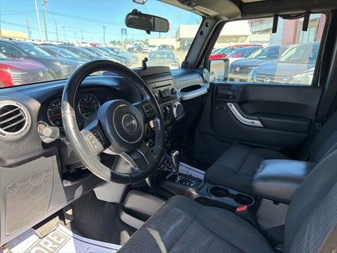 Used 2012 Jeep Wrangler Unlimited Sahara w/ Dual Top Group image 10