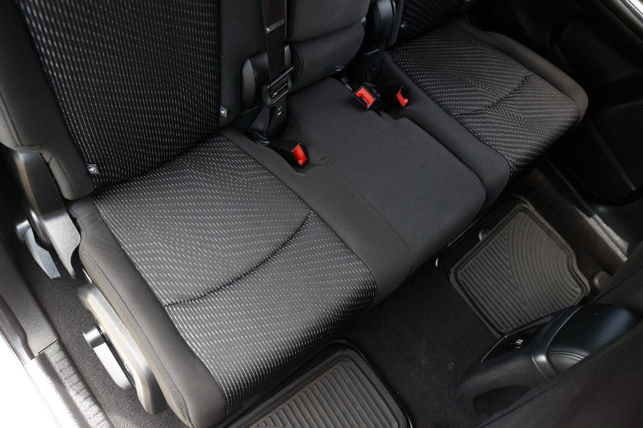 Used 2016 Dodge Journey SE w/ Flexible Seating Group FWD image 12
