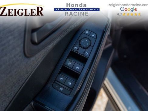 Used 2022 Nissan Rogue S image 16