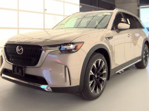 Used 2024 MAZDA CX-90 Plug-In Hybrid w/ Premium Pkg AWD/4WD image 2