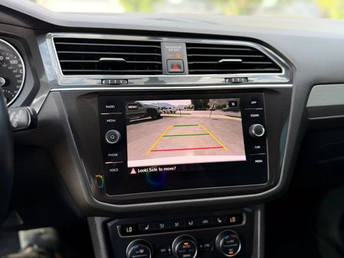 Used 2019 Volkswagen Tiguan SE FWD image 38