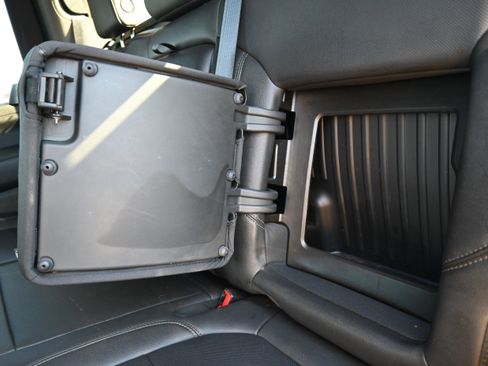 Used 2021 GMC Sierra 3500 SLT w/ SLT Convenience Package image 33