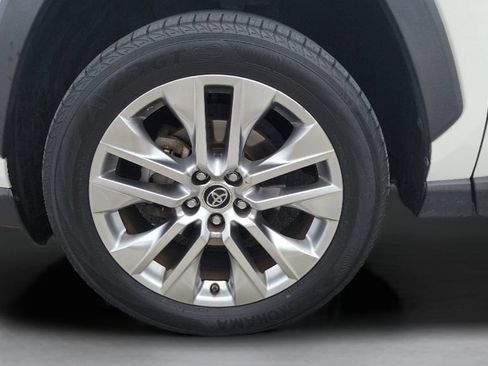 Used 2019 Toyota RAV4 XLE Premium FWD image 26