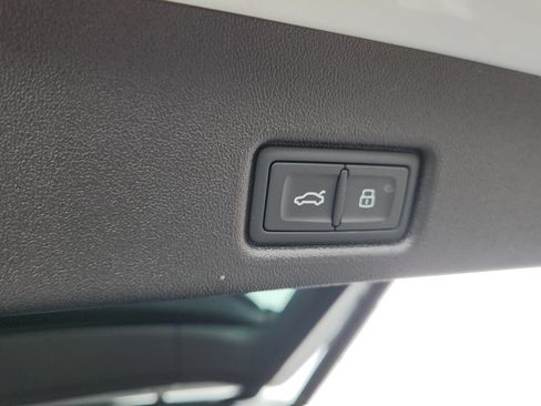 Used 2025 Audi Q5 Premium AWD/4WD image 11