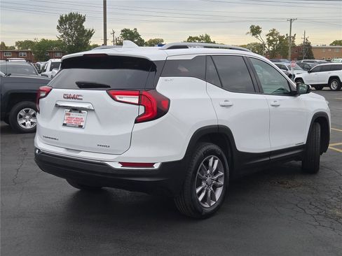 Used 2023 GMC Terrain SLT image 12