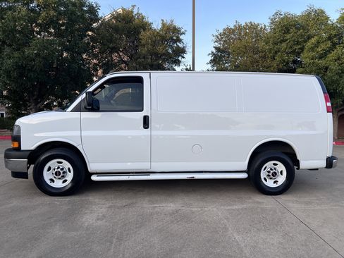 Used 2019 GMC Savana 2500 w/ Driver Convenience Package image 4