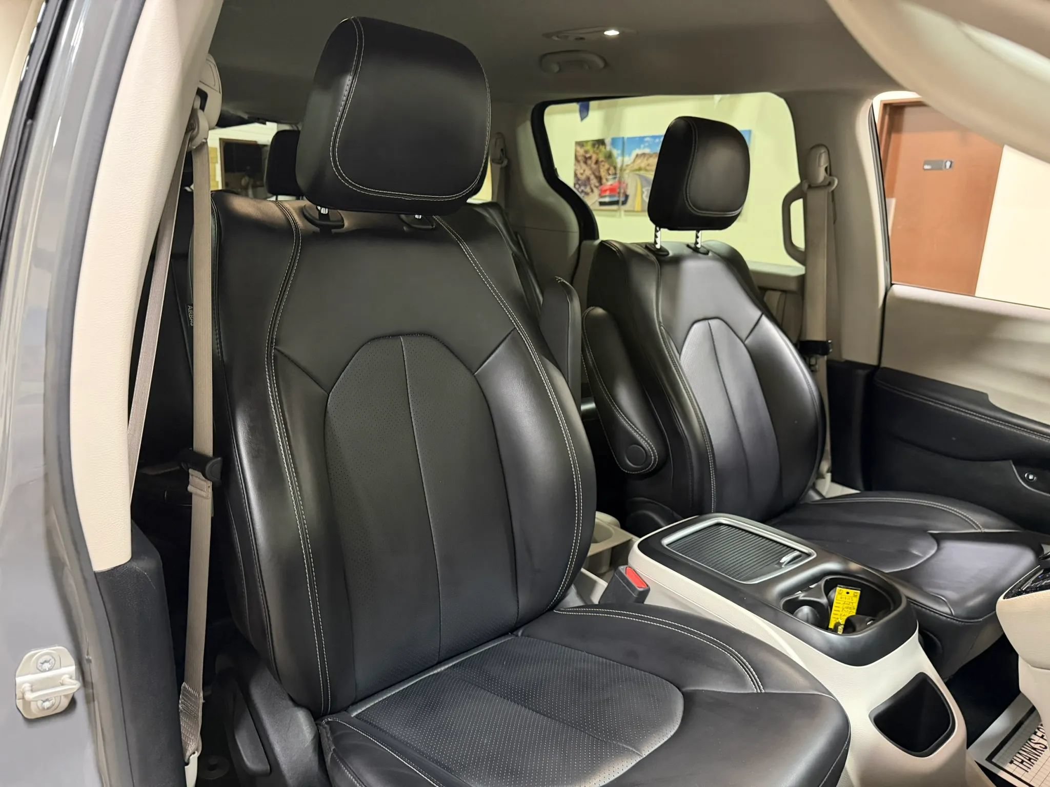 Used 2023 Chrysler Pacifica Touring-L FWD image 41