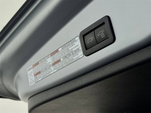 Certified 2024 Toyota Corolla Cross XSE image 29