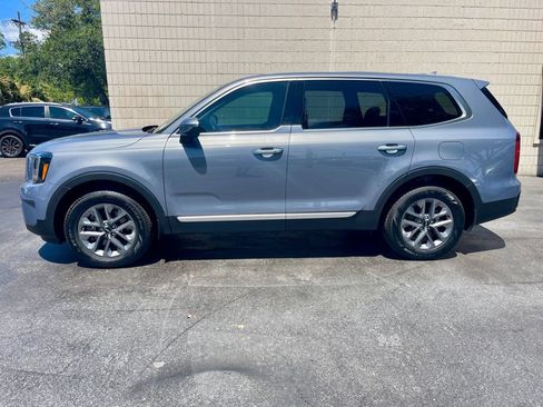 Used 2025 Kia Telluride LX FWD image 2