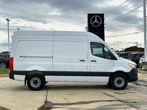Used 2025 Mercedes-Benz Sprinter 2500 image 9