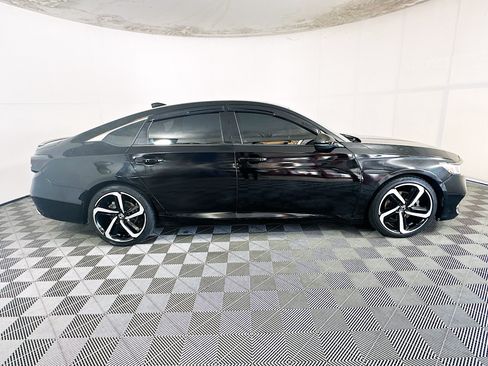 Used 2018 Honda Accord Sport image 2