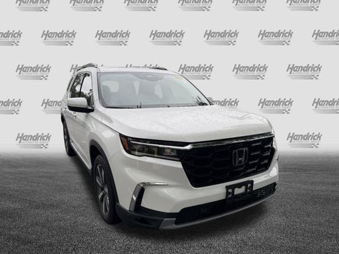 Used 2023 Honda Pilot Touring image 2