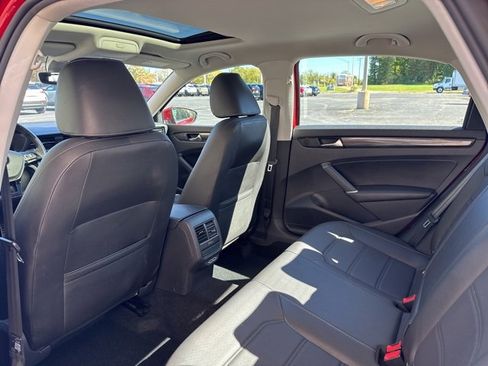 Used 2020 Volkswagen Passat 2.0T R-Line image 14