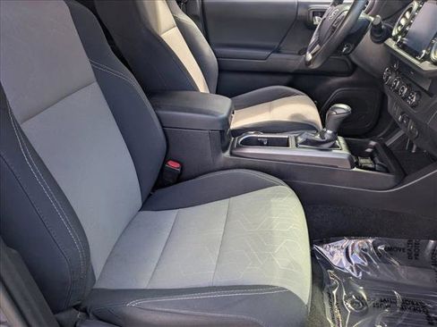 Used 2020 Toyota Tacoma TRD Off-Road image 18