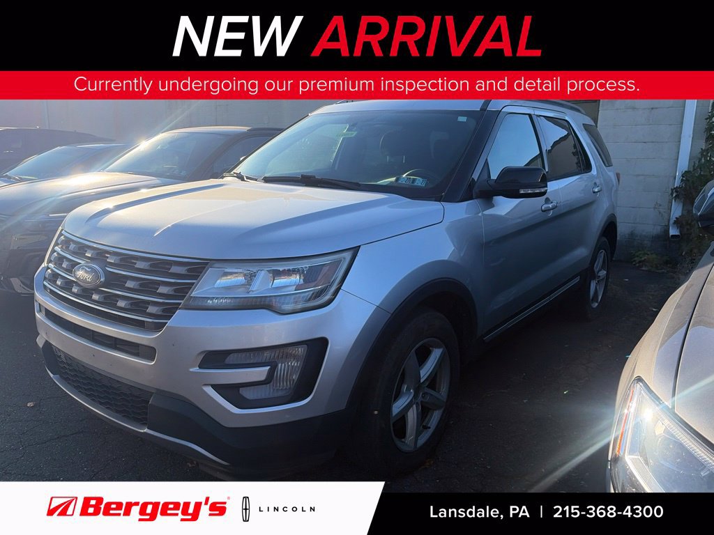 Used 2017 Ford Explorer XLT AWD/4WD image 1