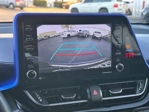 Used 2022 Toyota C-HR XLE image 30