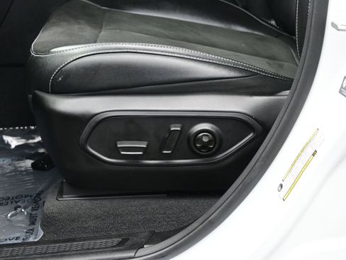 Used 2024 Jeep Grand Cherokee L Altitude image 11