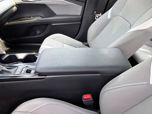 Used 2025 Toyota Camry SE w/ Convenience Package FWD image 13