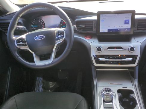 Used 2023 Ford Explorer XLT image 26