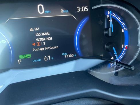 Used 2025 Toyota RAV4 LE image 39