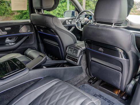 Used 2025 Mercedes-Benz Maybach GLS 600 4MATIC image 32