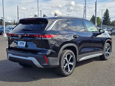 New 2025 Volkswagen Tiguan SE image 4