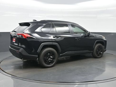 Used 2021 Toyota RAV4 LE AWD/4WD image 6