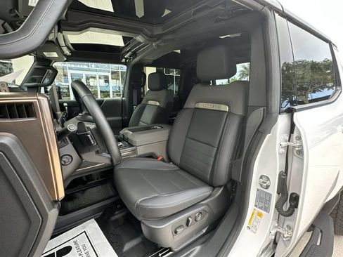Certified 2025 GMC Hummer EV 2X AWD/4WD image 3