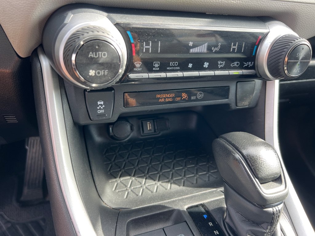 Used 2021 Toyota RAV4 XLE AWD/4WD image 33
