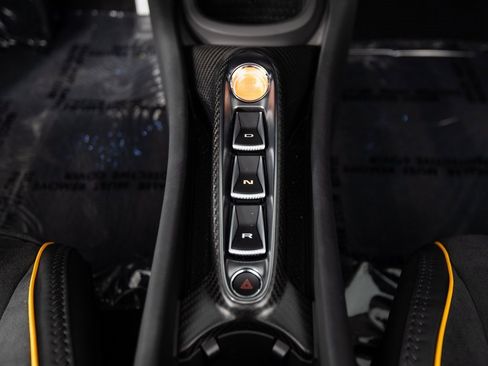 Used 2025 McLaren Artura Spider image 33