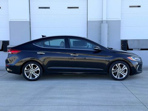 Used 2017 Hyundai Elantra Limited w/ Limited Tech Package 04 FWD image 6